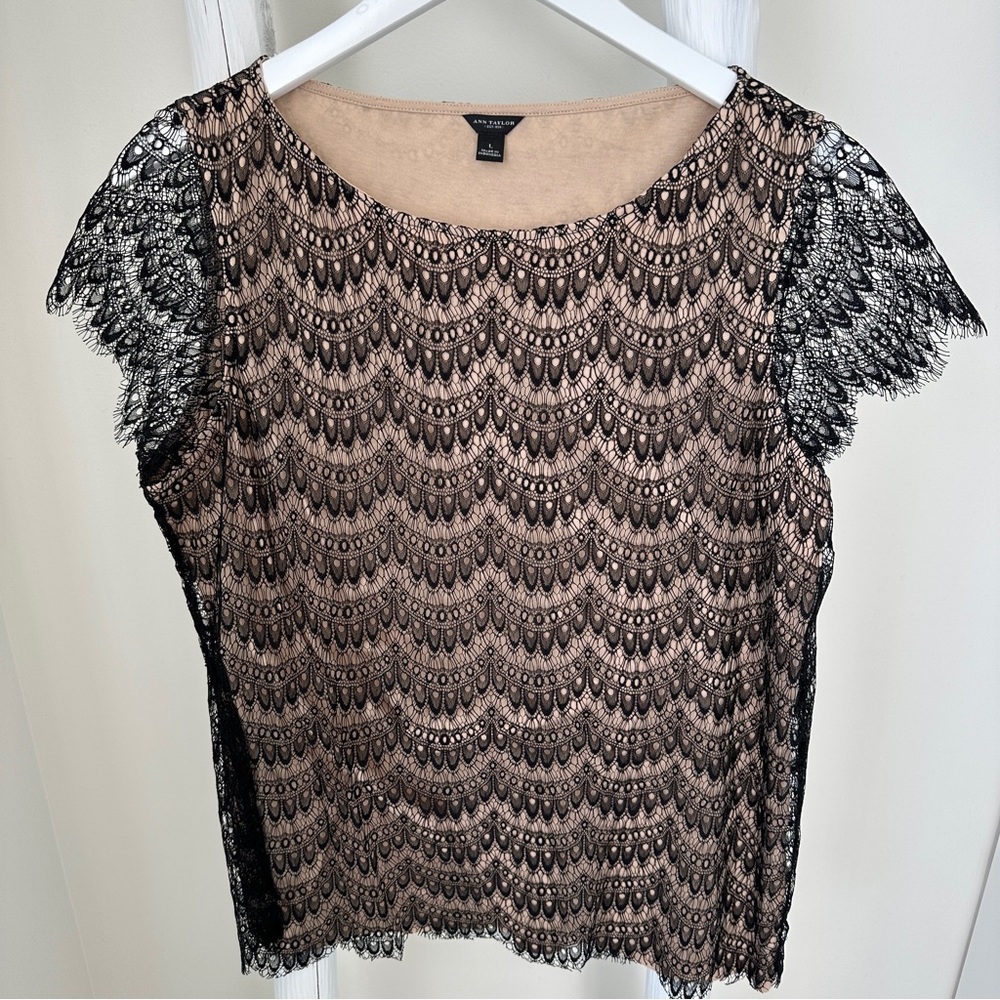 Ann Taylor Black Lace Overlay Blouse with Tan Cotton Lining Size Large